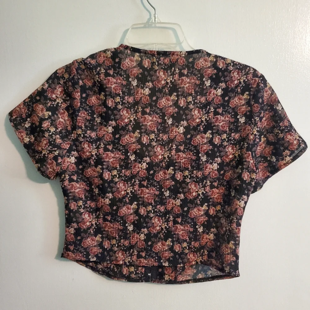 Flower Pattern Top - Picture 2 of 8
